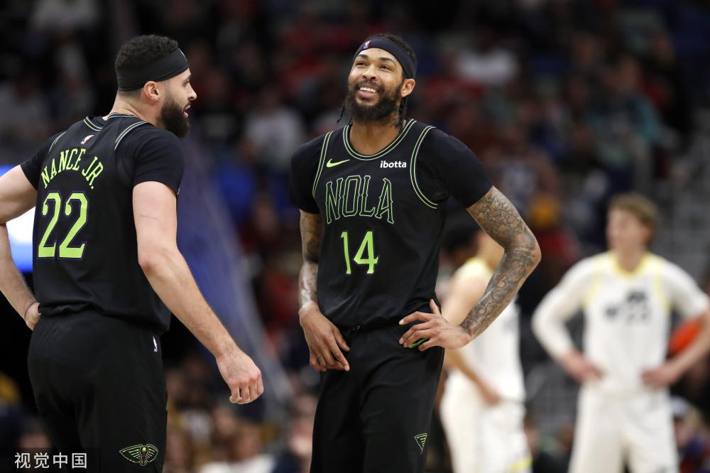 王大雷染红后怒扔队长袖标，泰山球迷在俱乐部官博评论区刷屏表达不满.